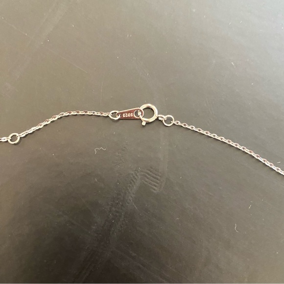 NWOB Silver Heart Necklace - Picture 8 of 10